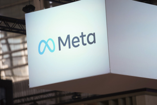 Akcie společnosti Meta prudce oslabily kvůli obavám ohledně výdajů na AI